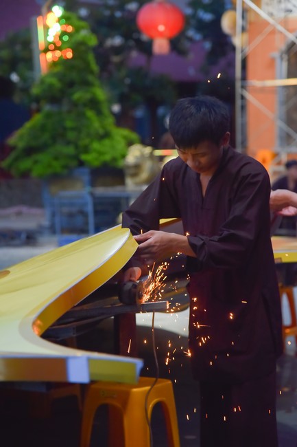 Preparing for decoration the Great Ceremony of Buddha's Birthday (part 1)