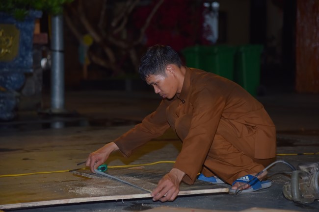 Preparing for decoration the Great Ceremony of Buddha's Birthday (part 1)