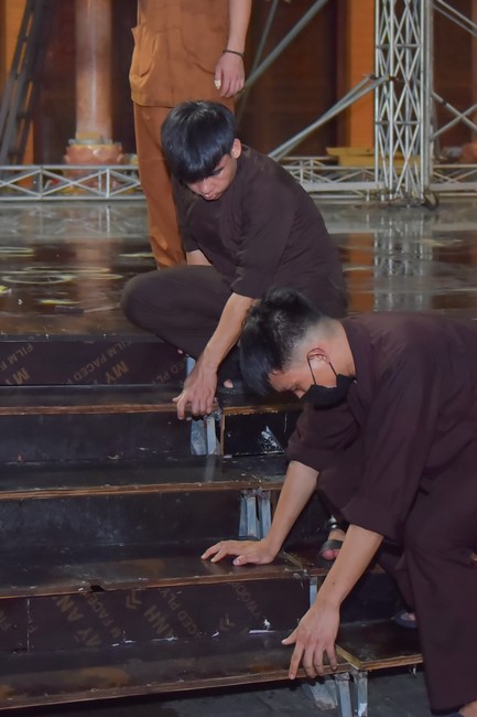 Preparing for decoration the Great Ceremony of Buddha's Birthday (part 1)