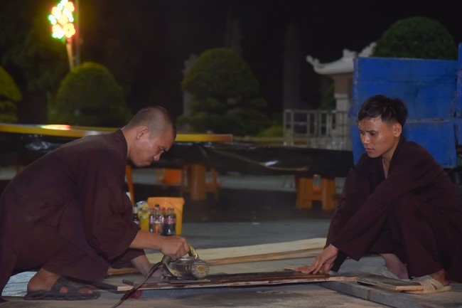 Preparing for decoration the Great Ceremony of Buddha's Birthday (part 1)