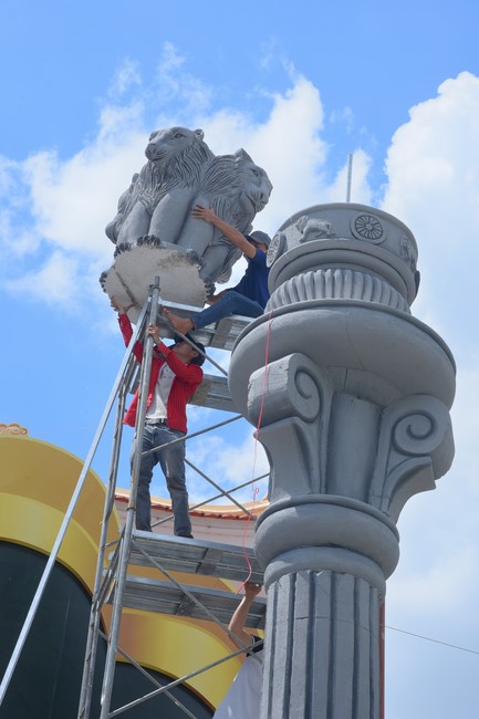 Preparing for decoration the Great Ceremony of Buddha's Birthday (part 1)