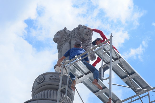 Preparing for decoration the Great Ceremony of Buddha's Birthday (part 1)