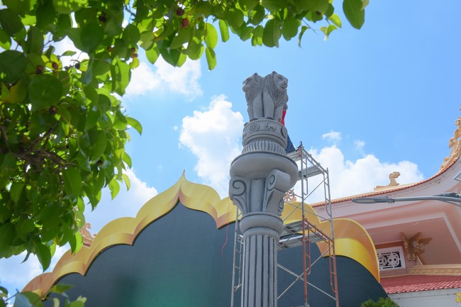 Preparing for decoration the Great Ceremony of Buddha's Birthday (part 1)