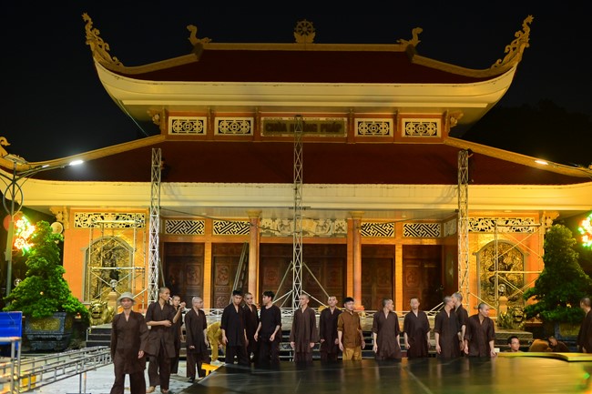 Preparing for decoration the Great Ceremony of Buddha's Birthday (part 1)