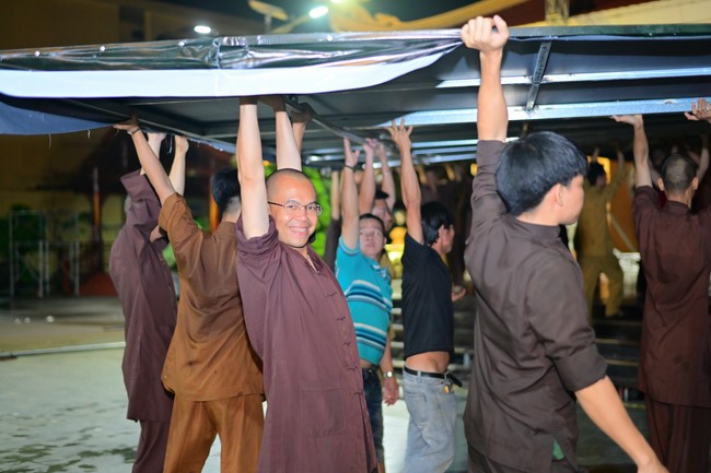 Preparing for decoration the Great Ceremony of Buddha's Birthday (part 1)