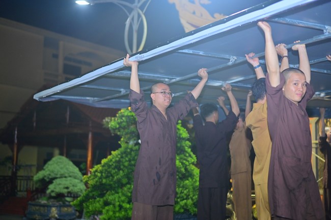 Preparing for decoration the Great Ceremony of Buddha's Birthday (part 1)