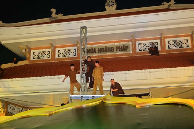 Preparing for decoration the Great Ceremony of Buddha's Birthday (part 1)