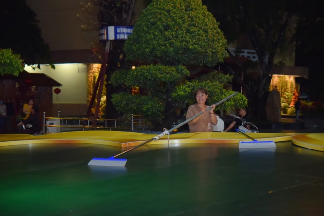 Preparing for decoration the Great Ceremony of Buddha's Birthday (part 1)