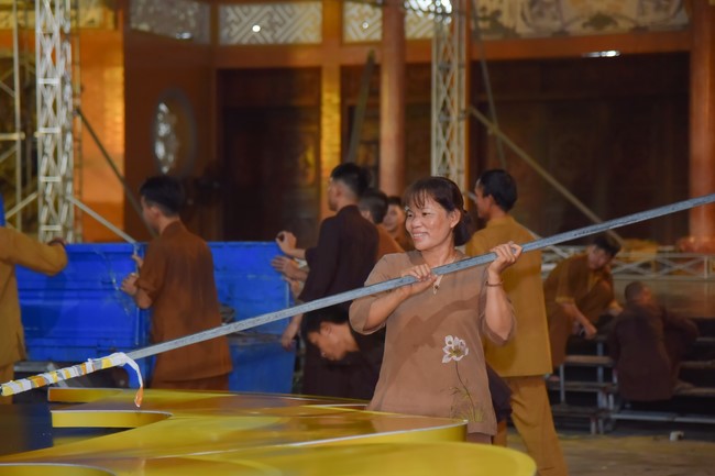 Preparing for decoration the Great Ceremony of Buddha's Birthday (part 1)