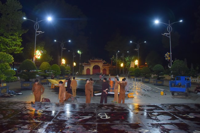Preparing for decoration the Great Ceremony of Buddha's Birthday (part 1)