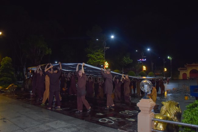 Preparing for decoration the Great Ceremony of Buddha's Birthday (part 1)