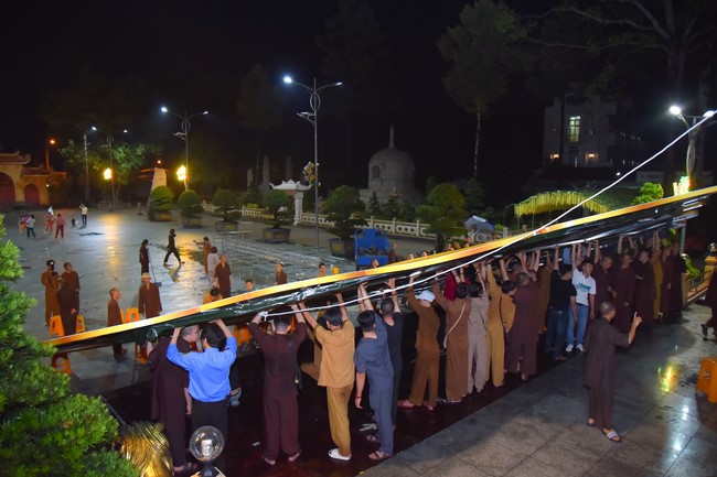 Preparing for decoration the Great Ceremony of Buddha's Birthday (part 1)