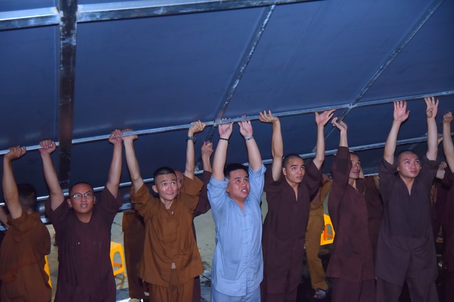 Preparing for decoration the Great Ceremony of Buddha's Birthday (part 1)