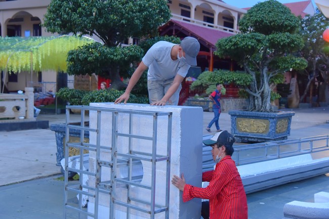 Preparing for decoration the Great Ceremony of Buddha's Birthday (part 1)