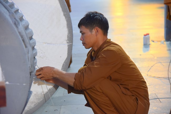 Preparing for decoration the Great Ceremony of Buddha's Birthday (part 1)