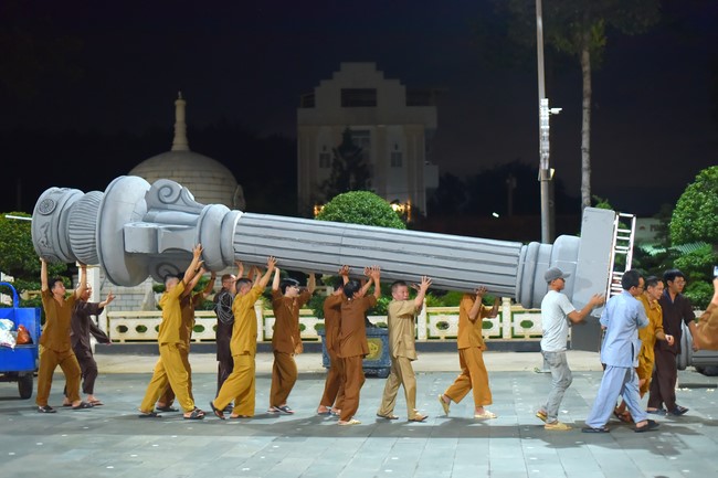 Preparing for decoration the Great Ceremony of Buddha's Birthday (part 1)