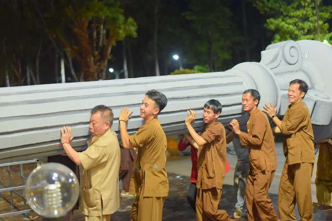 Preparing for decoration the Great Ceremony of Buddha's Birthday (part 1)