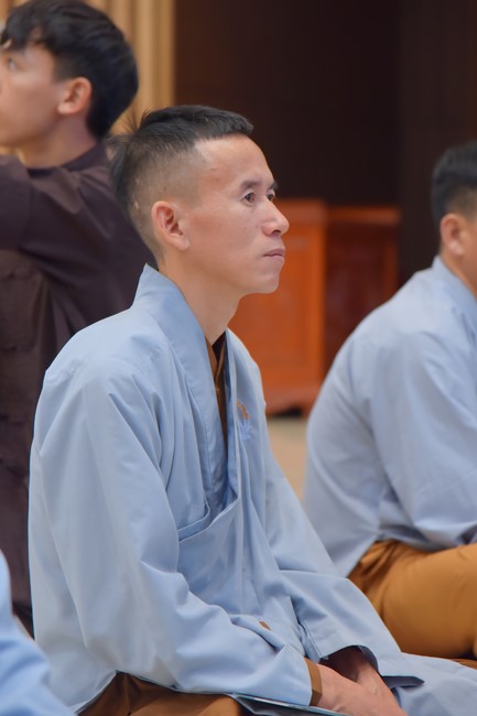 Representatives of Mahachulalongkornrajavidyalaya Buddhist University of Thailand visit Hoang Phap Pagoda