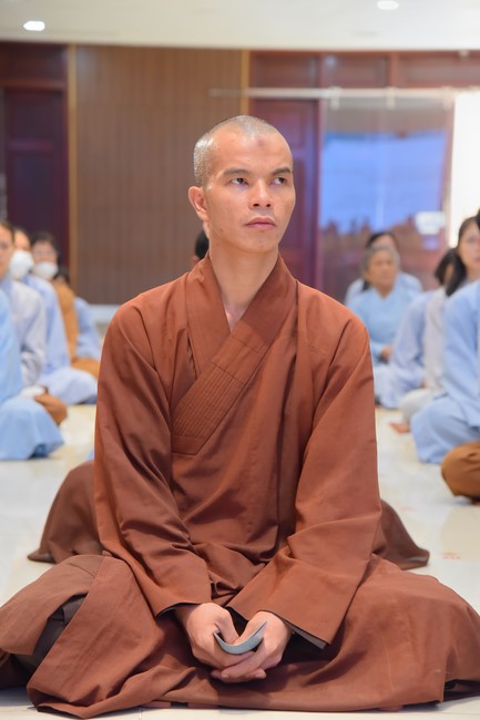 Representatives of Mahachulalongkornrajavidyalaya Buddhist University of Thailand visit Hoang Phap Pagoda