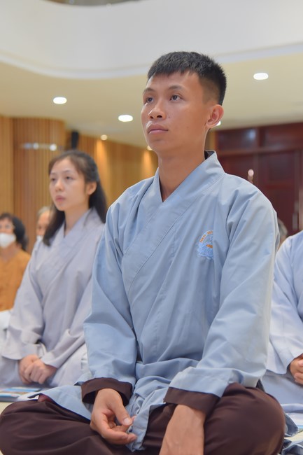 Representatives of Mahachulalongkornrajavidyalaya Buddhist University of Thailand visit Hoang Phap Pagoda