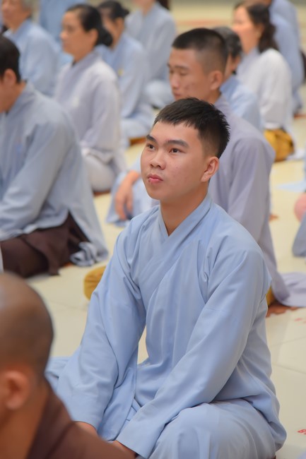 Representatives of Mahachulalongkornrajavidyalaya Buddhist University of Thailand visit Hoang Phap Pagoda