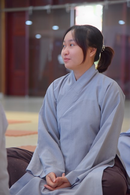 Representatives of Mahachulalongkornrajavidyalaya Buddhist University of Thailand visit Hoang Phap Pagoda