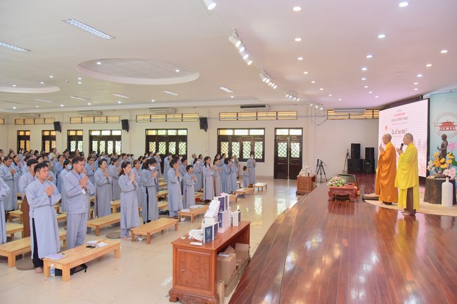 Dharma talk Is practice easy or difficult in the 2nd day practice