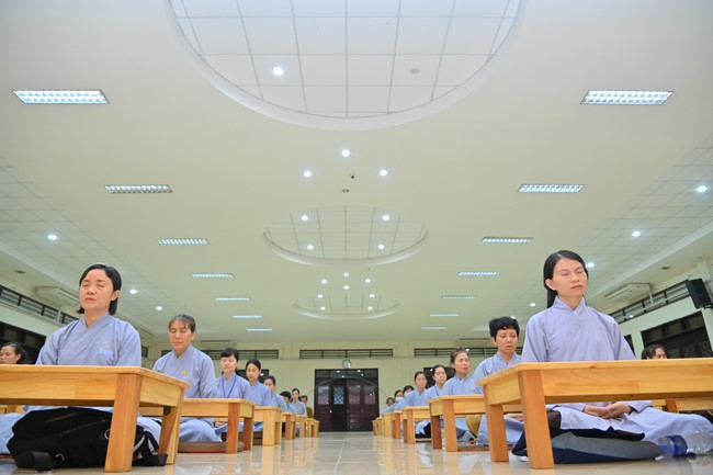 Dharma talk Is practice easy or difficult in the 2nd day practice