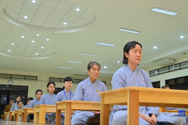 Dharma talk Is practice easy or difficult in the 2nd day practice