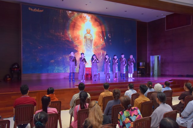 Performance night to celebrate Buddha's Birthday