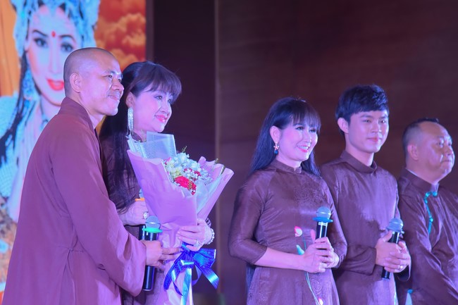 Performance night to celebrate Buddha's Birthday