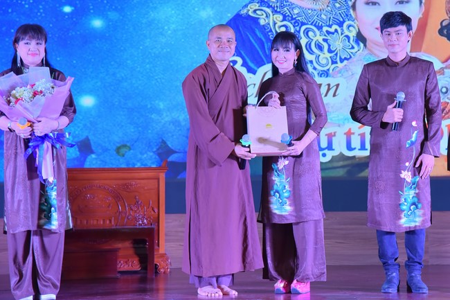 Performance night to celebrate Buddha's Birthday