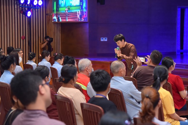 Performance night to celebrate Buddha's Birthday