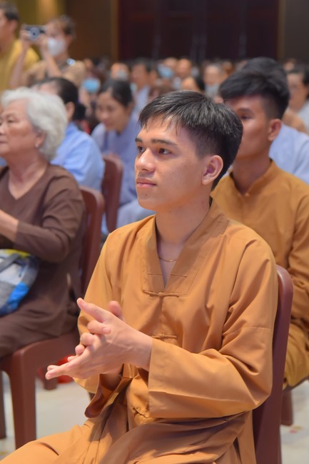 Performance night to celebrate Buddha's Birthday