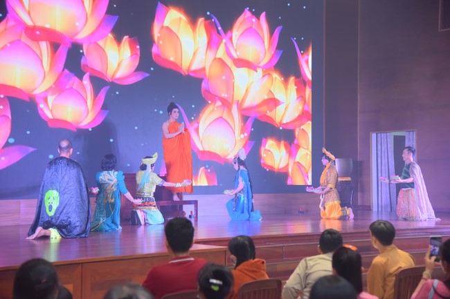 Performance night to celebrate Buddha's Birthday