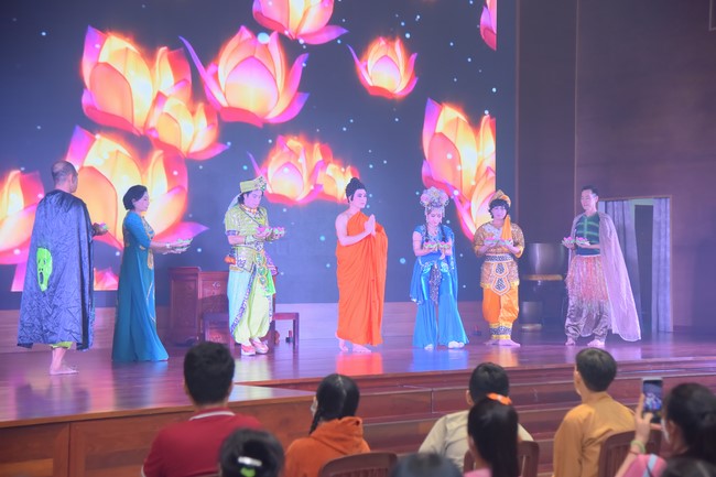 Performance night to celebrate Buddha's Birthday