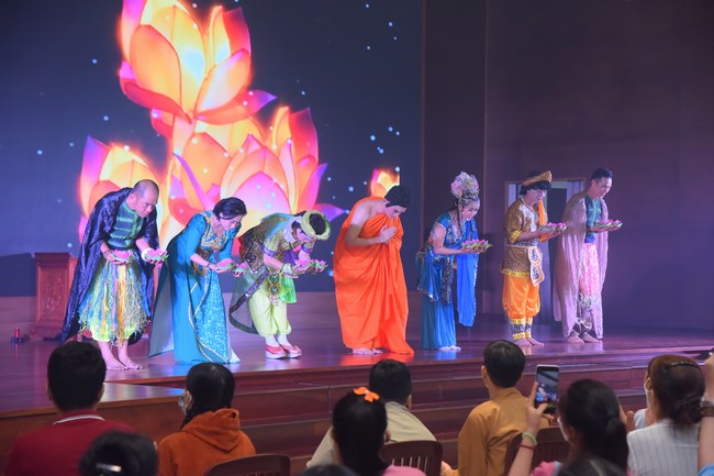 Performance night to celebrate Buddha's Birthday