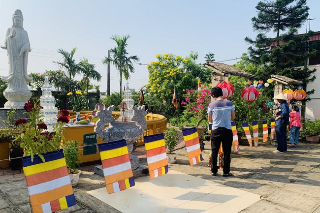 One - Day Retreat toward to The Buddha Birthday at Dong Cao pagoda in Thanh Hoa