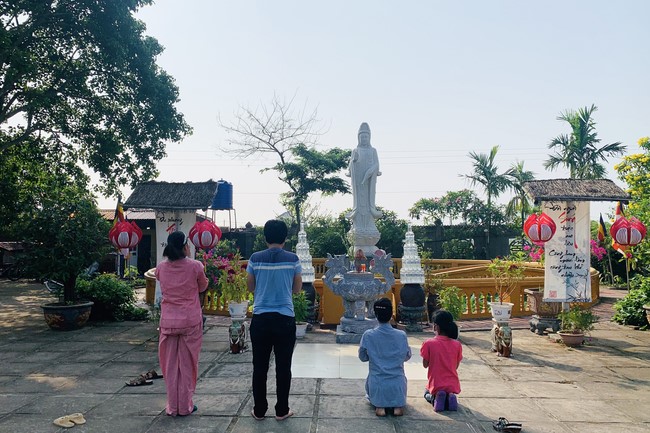 One - Day Retreat toward to The Buddha Birthday at Dong Cao pagoda in Thanh Hoa