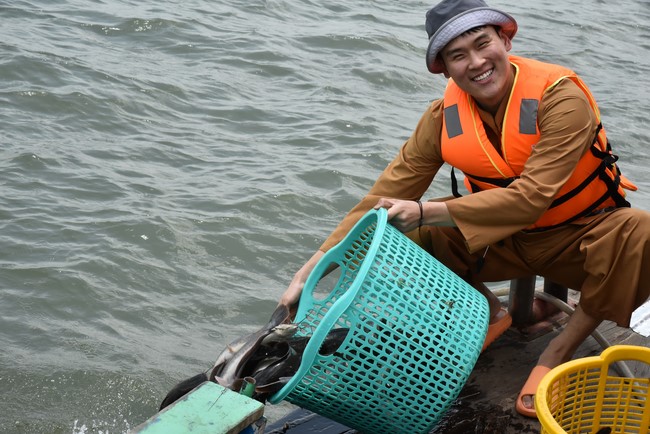 Phóng sanh mừng Đại lễ Phật đản