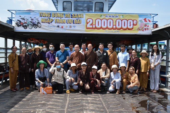 Phóng sanh mừng Đại lễ Phật đản