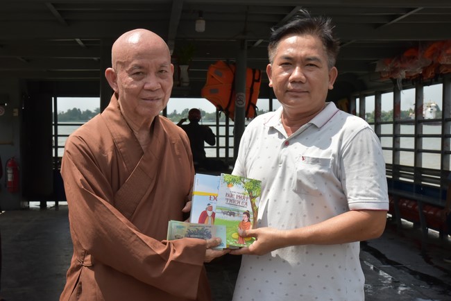 Phóng sanh mừng Đại lễ Phật đản