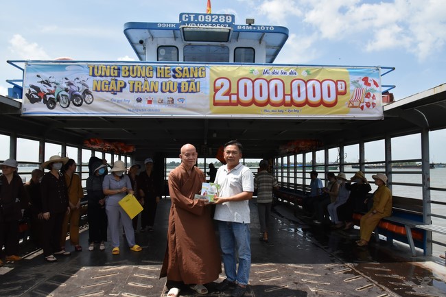 Phóng sanh mừng Đại lễ Phật đản