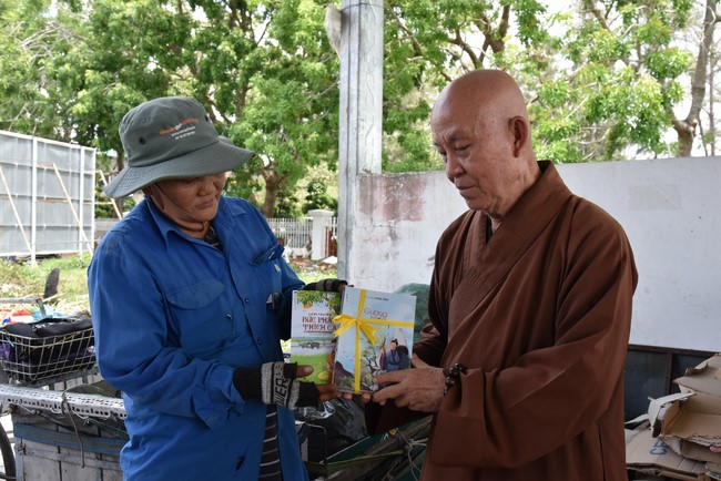 Phóng sanh mừng Đại lễ Phật đản