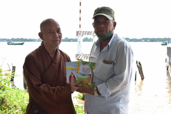 Phóng sanh mừng Đại lễ Phật đản