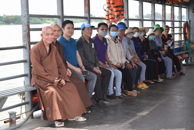 Phóng sanh mừng Đại lễ Phật đản