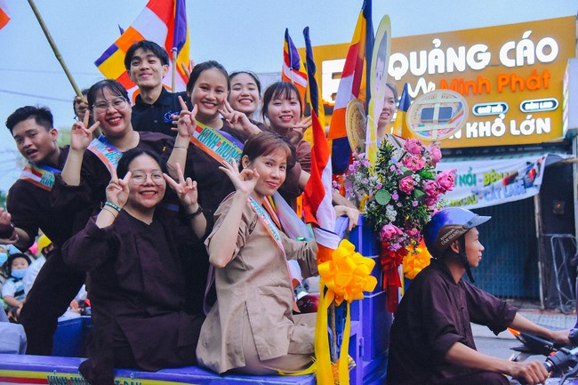 Parade of flower cars in Hoc Mon district