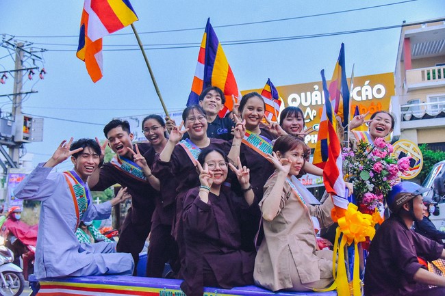 Parade of flower cars in Hoc Mon district