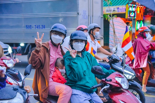 Parade of flower cars in Hoc Mon district