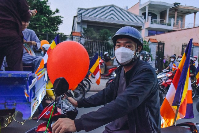 Parade of flower cars in Hoc Mon district